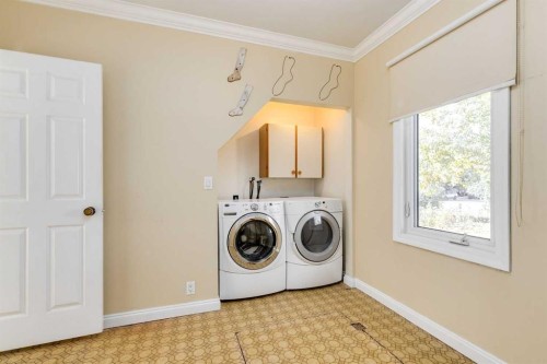 2114 20 Avenue, Didsbury, AB - Indoor Photo Showing Laundry Room