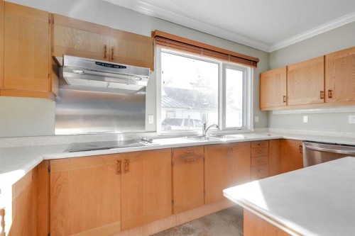 2114 20 Avenue, Didsbury, AB - Indoor Photo Showing Kitchen