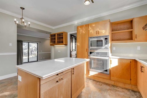2114 20 Avenue, Didsbury, AB - Indoor Photo Showing Kitchen