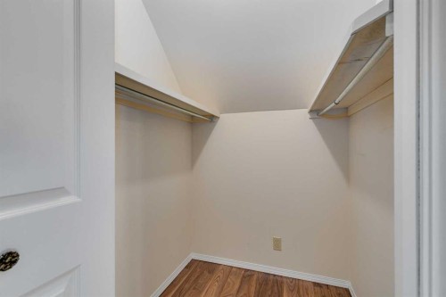 2114 20 Avenue, Didsbury, AB - Indoor