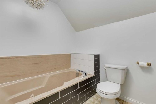 2114 20 Avenue, Didsbury, AB - Indoor Photo Showing Bathroom