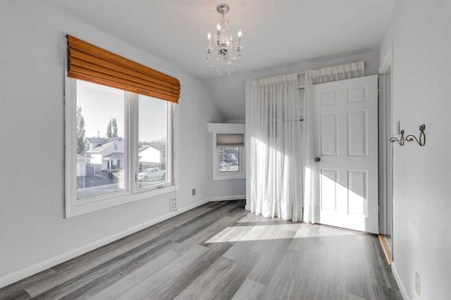 2114 20 Avenue, Didsbury, AB - Indoor Photo Showing Other Room