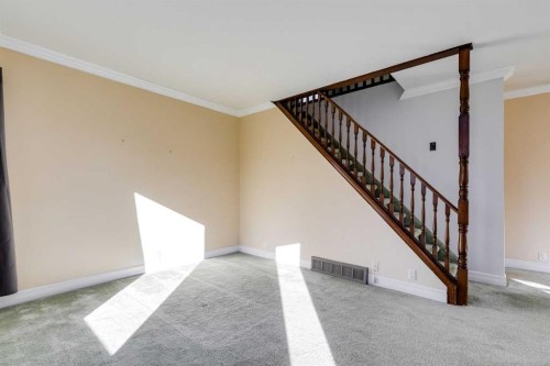 2114 20 Avenue, Didsbury, AB - Indoor Photo Showing Other Room