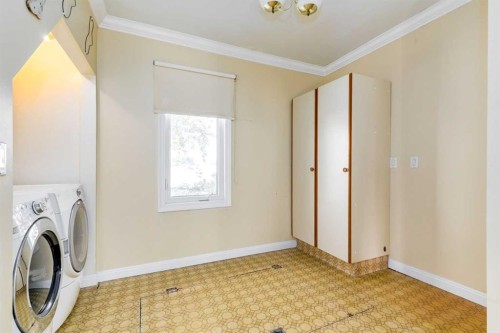 2114 20 Avenue, Didsbury, AB - Indoor Photo Showing Laundry Room