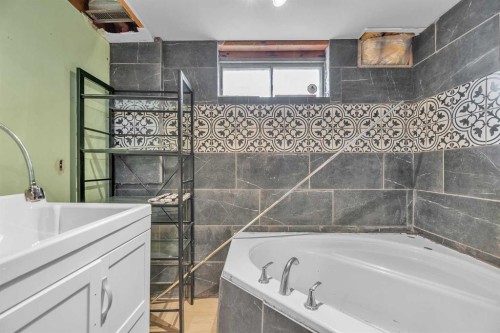 232 Abadan Place Ne, Calgary, AB - Indoor Photo Showing Bathroom