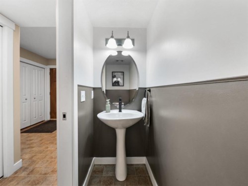 90 Skyview Ranch Gardens Ne, Calgary, AB - Indoor Photo Showing Bathroom