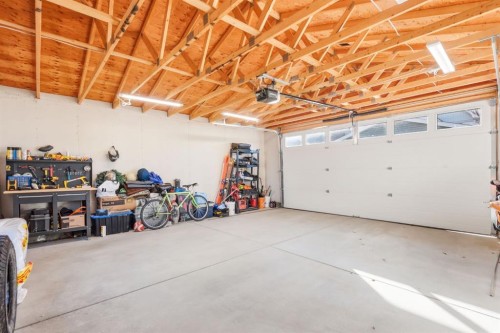 93 Auburn Meadows View Se, Calgary, AB - Indoor Photo Showing Garage