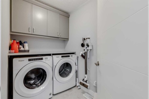1037 Chinook Gate Heath Sw, Airdrie, AB - Indoor Photo Showing Laundry Room