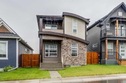 1037 Chinook Gate Heath SW Airdrie, AB T4B 5E1