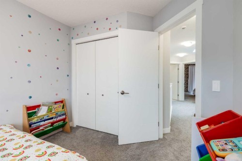 1037 Chinook Gate Heath Sw, Airdrie, AB - Indoor Photo Showing Bedroom