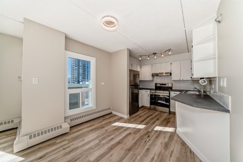 605-1414 12 Street Sw, Calgary, AB - Indoor Photo Showing Other Room