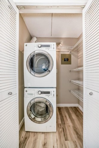 605-1414 12 Street Sw, Calgary, AB - Indoor Photo Showing Laundry Room