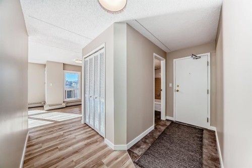 605-1414 12 Street Sw, Calgary, AB - Indoor Photo Showing Other Room