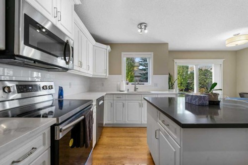 23 Valley Ponds Way Nw, Calgary, AB - Indoor Photo Showing Kitchen