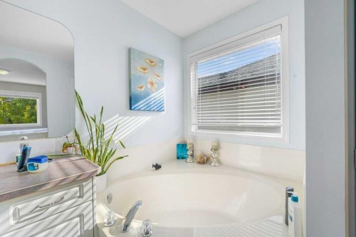 23 Valley Ponds Way Nw, Calgary, AB - Indoor Photo Showing Bathroom
