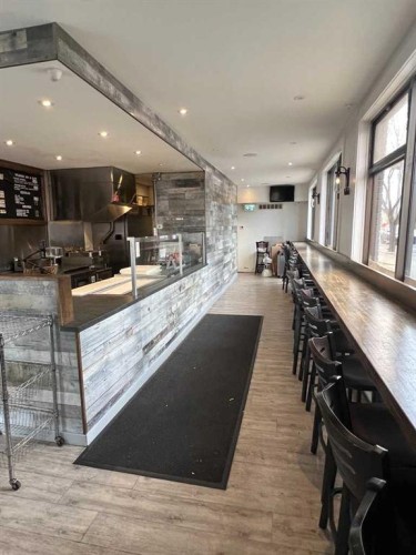 1702 12 Street Nw, Calgary, AB 