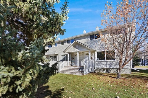 571 Killarney Glen Court SW Calgary, AB T3E 7H4