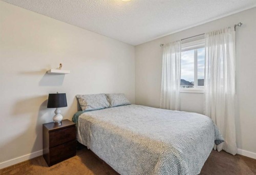 480 River Heights Green, Cochrane, AB - Indoor Photo Showing Bedroom