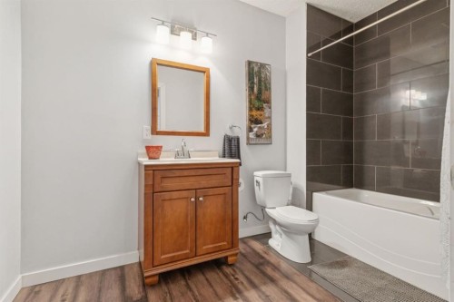 480 River Heights Green, Cochrane, AB - Indoor Photo Showing Bathroom