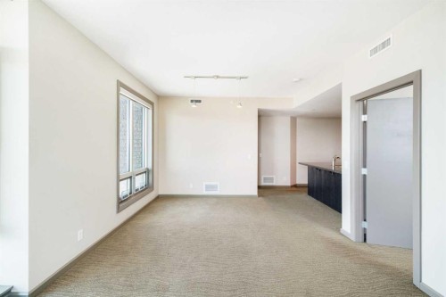 2010-210 15 Avenue Se, Calgary, AB - Indoor Photo Showing Other Room