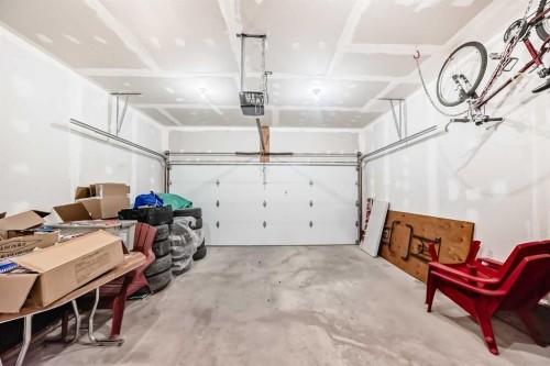 238 Citadel Hills Circle Nw, Calgary, AB - Indoor Photo Showing Garage