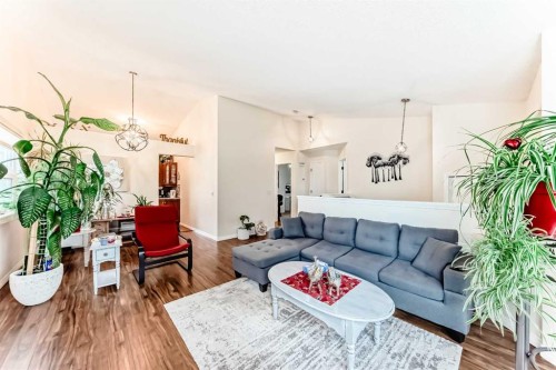 238 Citadel Hills Circle Nw, Calgary, AB - Indoor Photo Showing Living Room