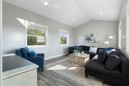 13003 Township Road 265, Rural Rocky View County, AB - Indoor Photo Showing Living Room