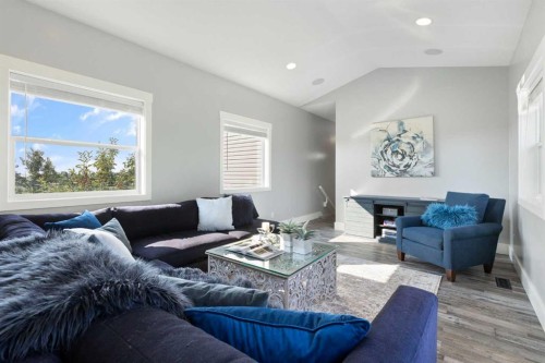 13003 Township Road 265, Rural Rocky View County, AB - Indoor Photo Showing Living Room