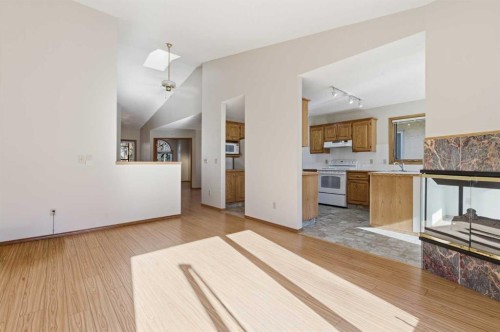 135 Hamptons Park Nw, Calgary, AB - Indoor Photo Showing Kitchen
