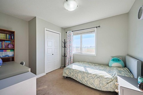 7101-2781 Chinook Winds Drive Sw, Airdrie, AB - Indoor Photo Showing Bedroom