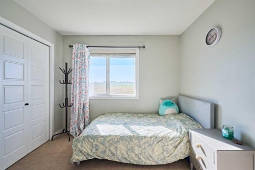 7101-2781 Chinook Winds Drive Sw, Airdrie, AB - Indoor Photo Showing Bedroom