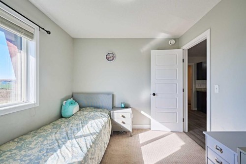7101-2781 Chinook Winds Drive Sw, Airdrie, AB - Indoor Photo Showing Bedroom