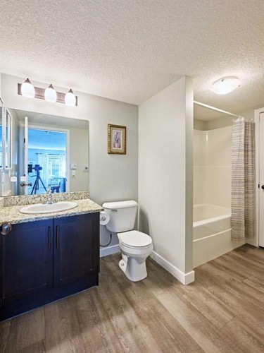 7101-2781 Chinook Winds Drive Sw, Airdrie, AB - Indoor Photo Showing Bathroom