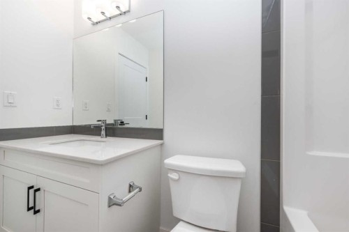 1105-200 Seton Circle Se, Calgary, AB - Indoor Photo Showing Bathroom