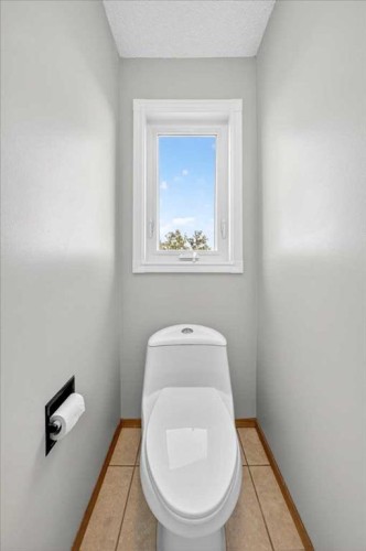 64 Macewan Park Rise Nw, Calgary, AB - Indoor Photo Showing Bathroom