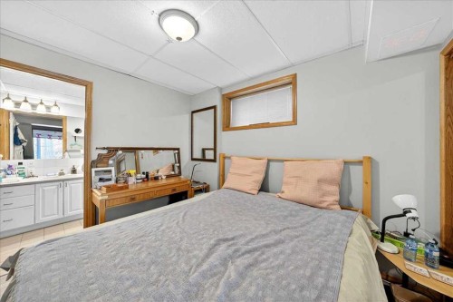 64 Macewan Park Rise Nw, Calgary, AB - Indoor Photo Showing Bedroom