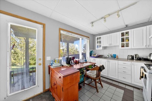 64 Macewan Park Rise Nw, Calgary, AB - Indoor Photo Showing Kitchen