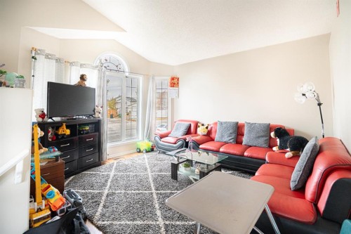 8051 Laguna Way Ne, Calgary, AB - Indoor Photo Showing Living Room