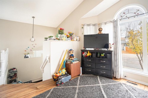 8051 Laguna Way Ne, Calgary, AB - Indoor