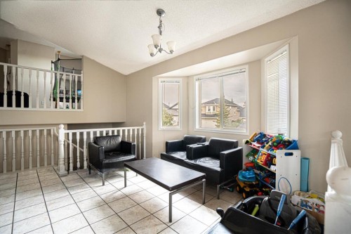 8051 Laguna Way Ne, Calgary, AB - Indoor