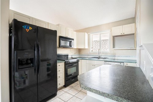 8051 Laguna Way Ne, Calgary, AB - Indoor Photo Showing Kitchen