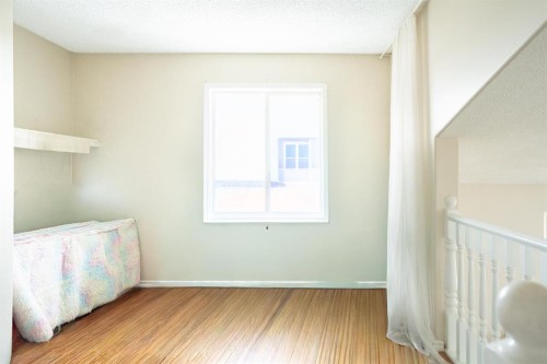 8051 Laguna Way Ne, Calgary, AB - Indoor