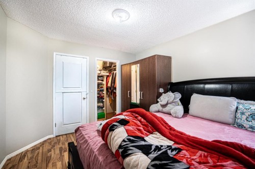 8051 Laguna Way Ne, Calgary, AB - Indoor Photo Showing Bedroom