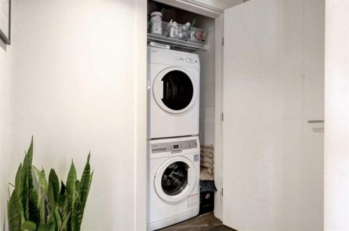 2108-930 6 Avenue Sw, Calgary, AB - Indoor Photo Showing Laundry Room