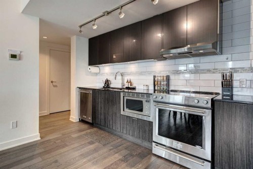 2108-930 6 Avenue Sw, Calgary, AB - Indoor Photo Showing Kitchen With Stainless Steel Kitchen With Upgraded Kitchen