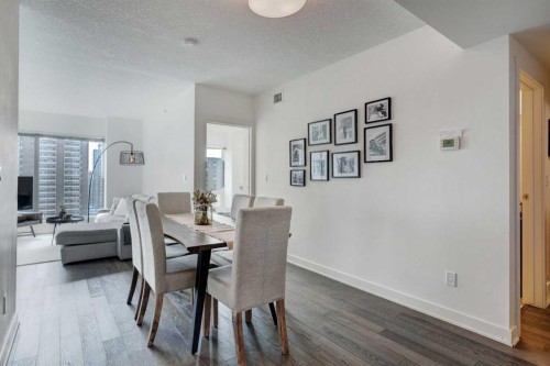 2108-930 6 Avenue Sw, Calgary, AB - Indoor Photo Showing Dining Room