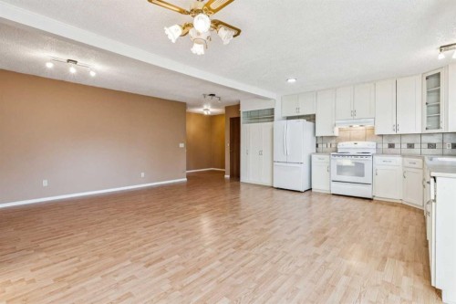 5307 7 Avenue Sw, Calgary, AB - Indoor Photo Showing Kitchen