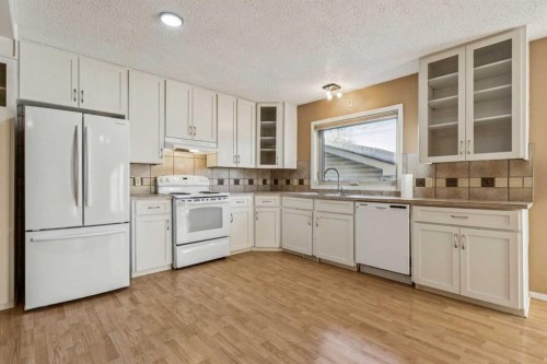 5307 7 Avenue Sw, Calgary, AB - Indoor Photo Showing Kitchen