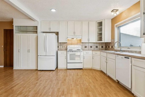 5307 7 Avenue Sw, Calgary, AB - Indoor Photo Showing Kitchen