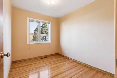 5307 7 Avenue Sw, Calgary, AB - Indoor Photo Showing Other Room
